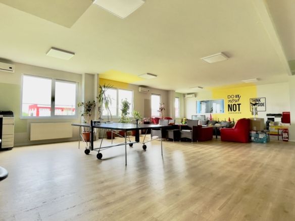 Clădire de birouri cu 12 parcări în incintă privată, UTA2, Arad - foto 3