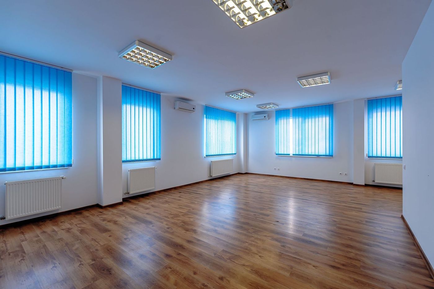 Clădire de birouri cu 12 parcări în incintă privată, UTA2, Arad - foto 5
