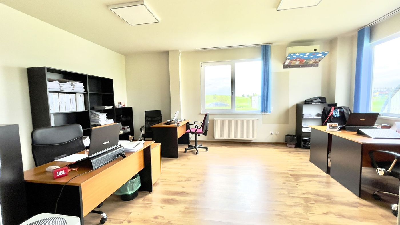 Clădire de birouri cu 12 parcări în incintă privată, UTA2, Arad - foto 7