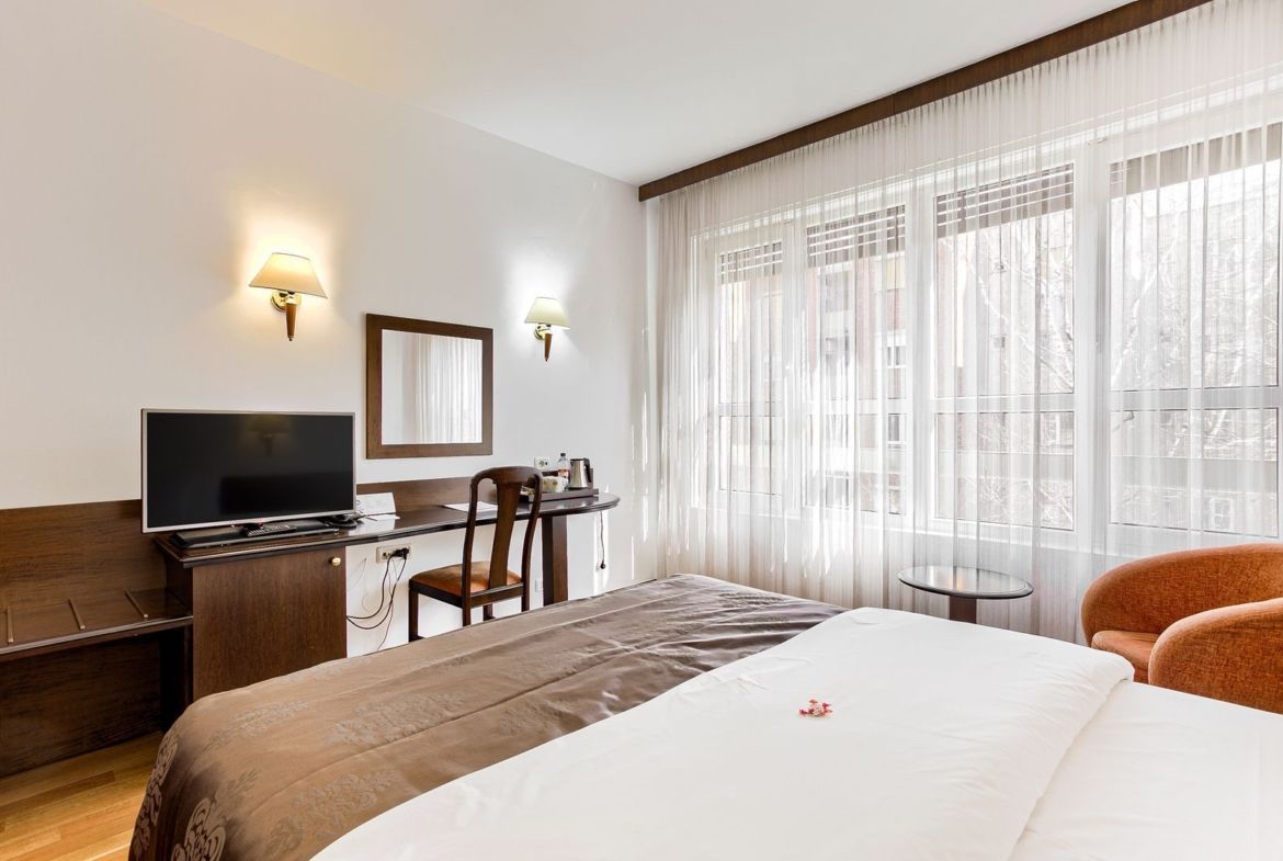 Oportunitate de investiție: Hotel Best Western de 4 stele Arad - Român - foto 4