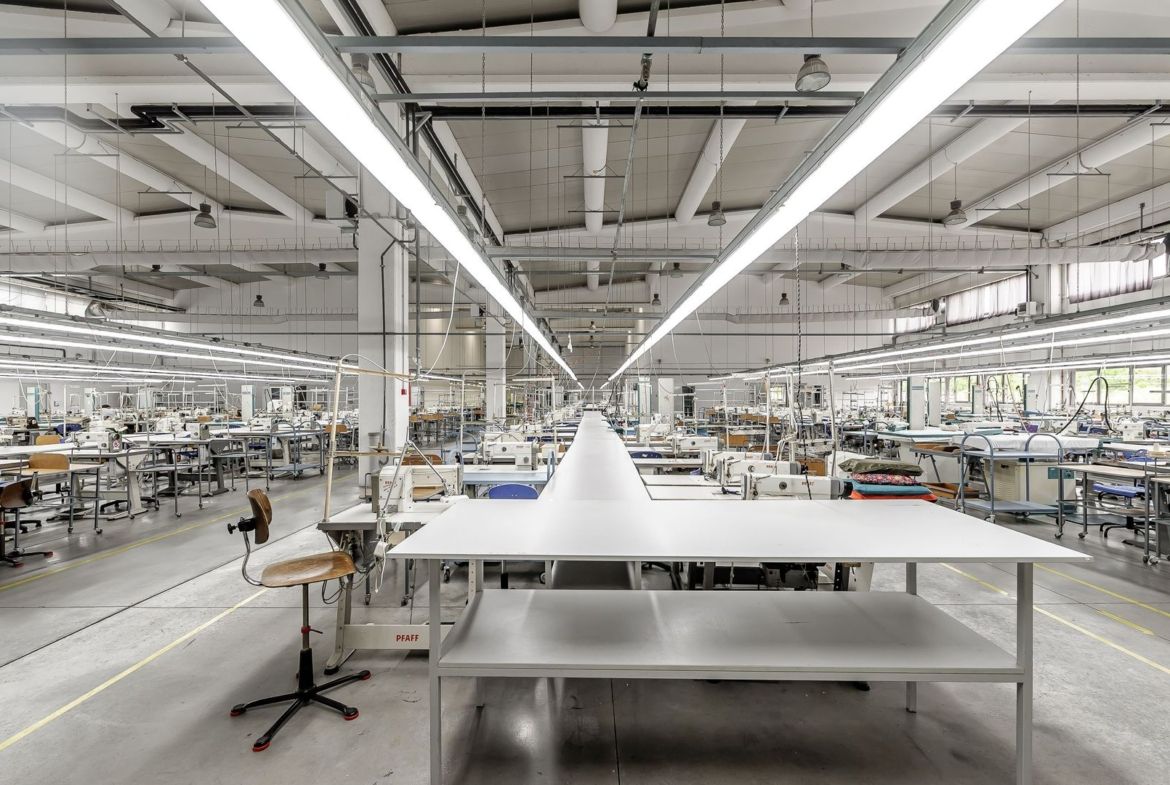 Hală de producție și depozitare cu birouri în Arad - foto 3