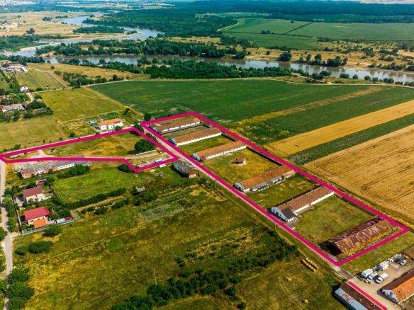 Fermă Mândruloc 2,5 ha - Imagine principala