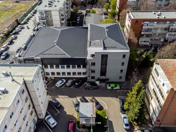 Spațiu modern de inchiriat destinat clinicilor sau companiilor - Imagine principala