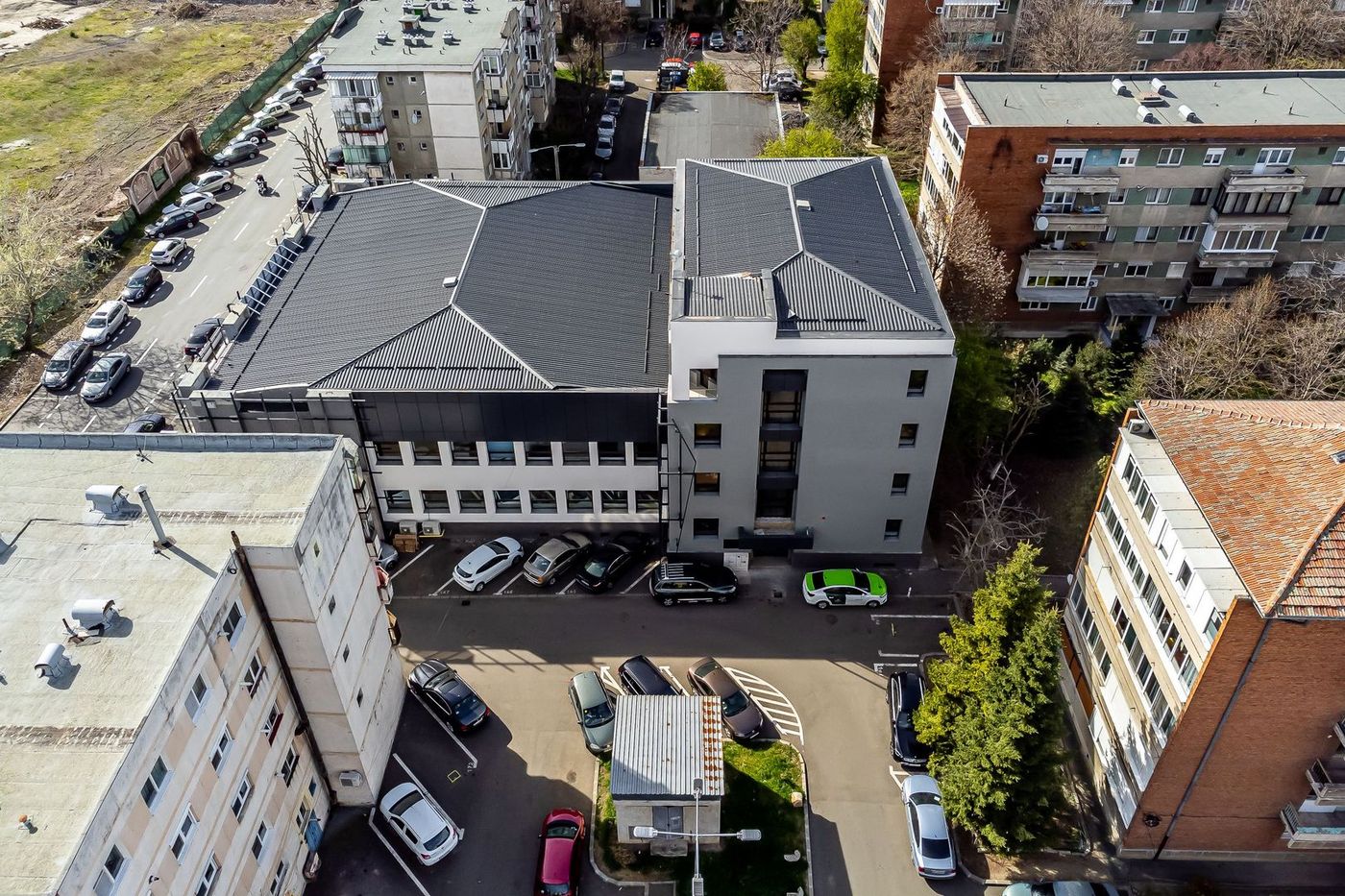 Spațiu modern de inchiriat destinat clinicilor sau companiilor - Imagine principala Spațiu modern de inchiriat destinat clinicilor sau companiilor - Imagine principala