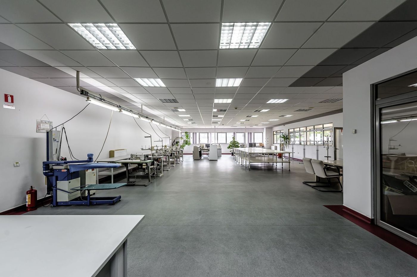 Oportunitate: Hală de producție și depozitare cu birouri în Arad - foto 3 Oportunitate: Hală de producție și depozitare cu birouri în Arad - foto 3