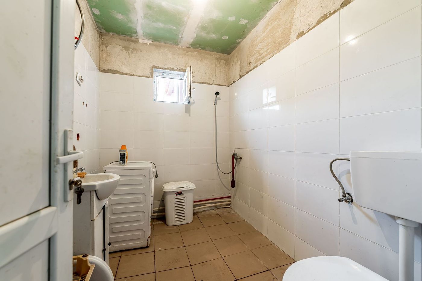 Casă, gospodărie cu teren de 1.345 mp în Galșa-Șiria - foto 5