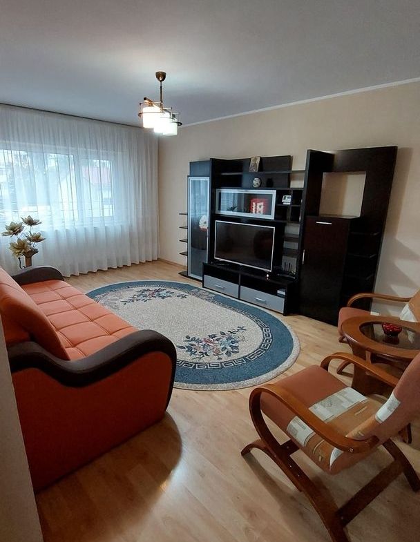 De închiriat apartament cu 3 camere, etaj 1, Siderurgistilor, 400 euro - Imagine principala