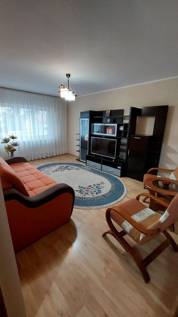 De închiriat apartament cu 3 camere, etaj 1, Siderurgistilor, 400 euro - Imagine principala