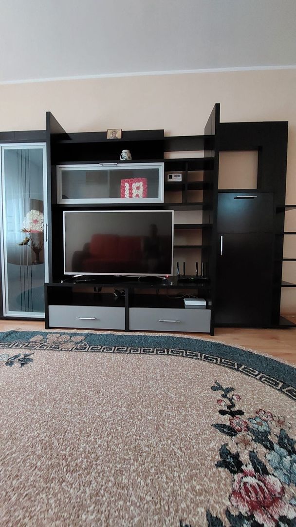 De închiriat apartament cu 3 camere, etaj 1, Siderurgistilor, 400 euro - foto 3 De închiriat apartament cu 3 camere, etaj 1, Siderurgistilor, 400 euro - foto 3