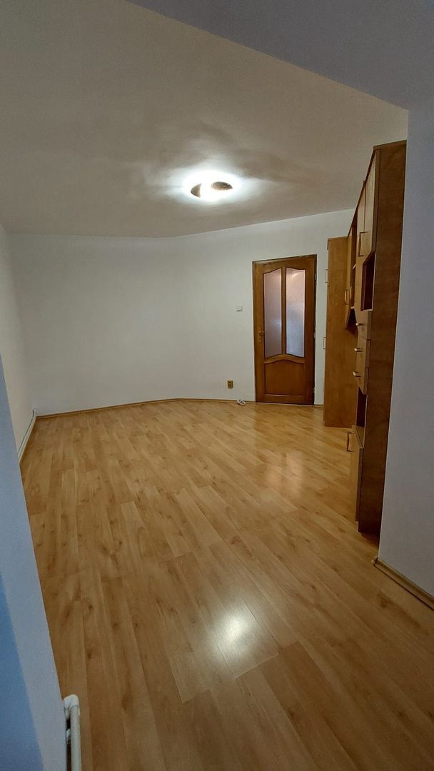 De închiriat apartament cu 3 camere, etaj 1, Siderurgistilor, 400 euro - foto 7 De închiriat apartament cu 3 camere, etaj 1, Siderurgistilor, 400 euro - foto 7