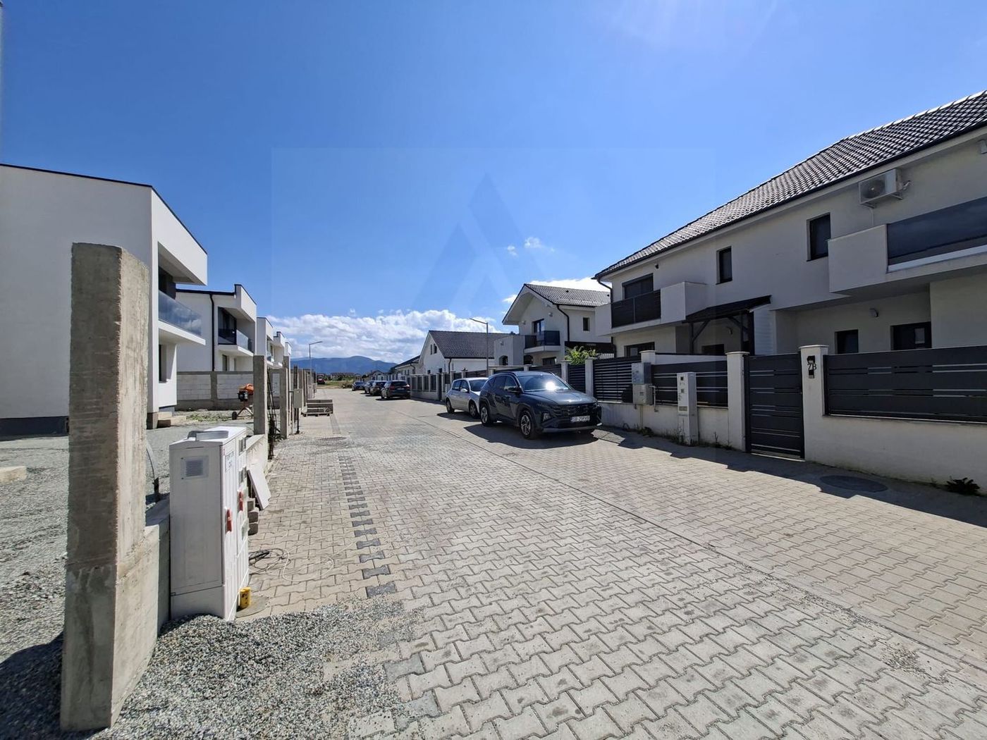 Casa moderna 3 camere 2 bai si curte 170 mp in zona Arhitectilor - foto 4