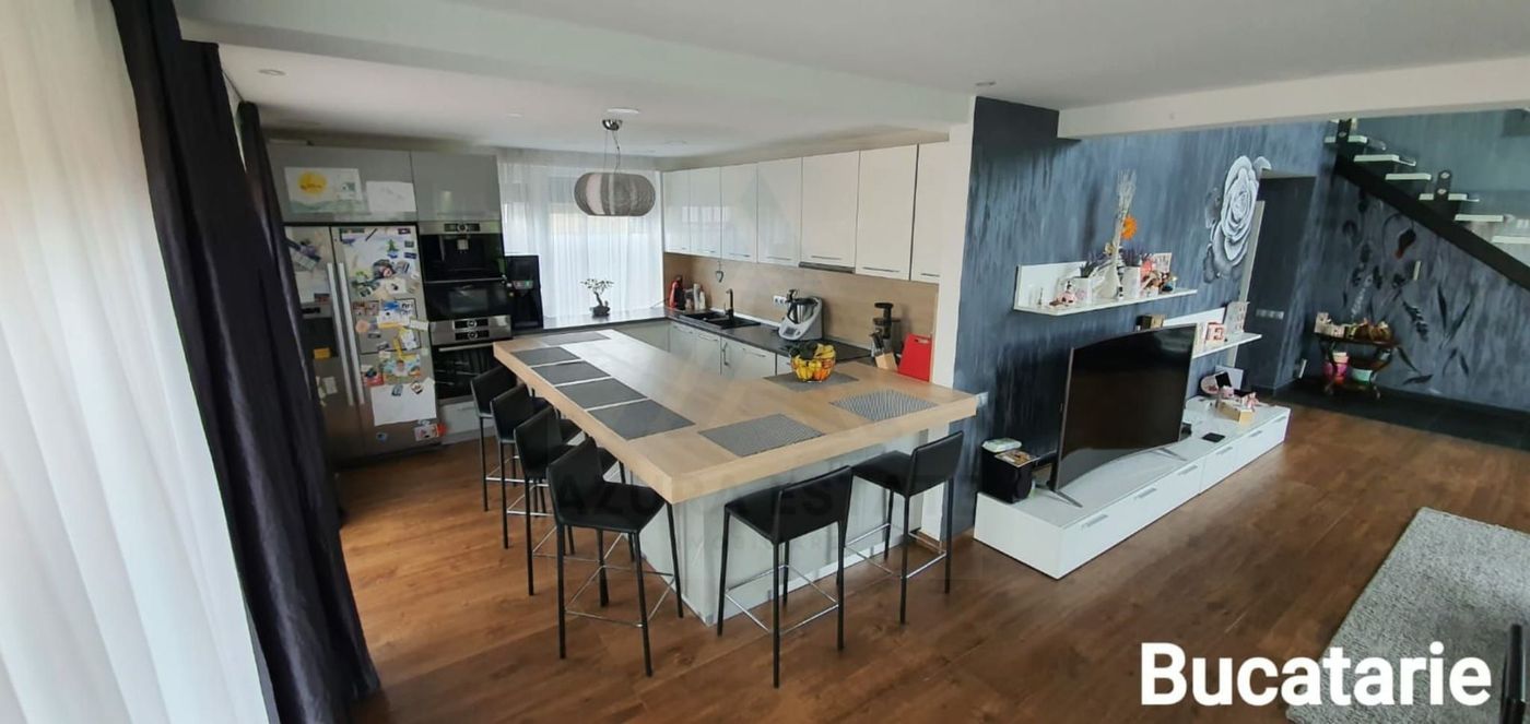 Vila ultrafinisata 550 mp utili si 2000 mp teren amenajat in Sibiu - foto 6