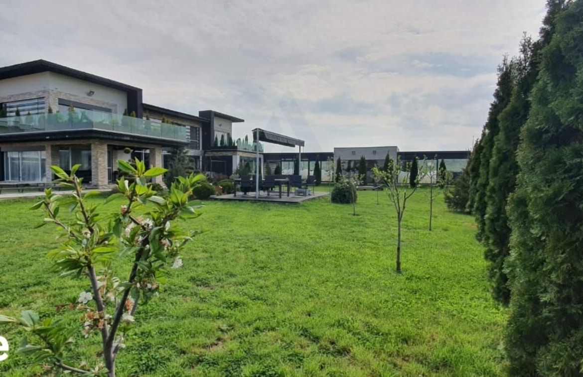 Vila ultrafinisata 550 mp utili si 2000 mp teren amenajat in Sibiu - foto 8