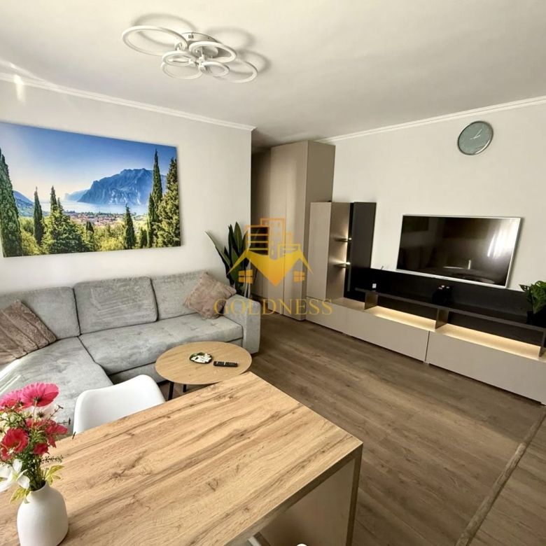 2 Camere Open Space, Gheorgheni, Transylvania College, Panemar, Engels - Imagine principala