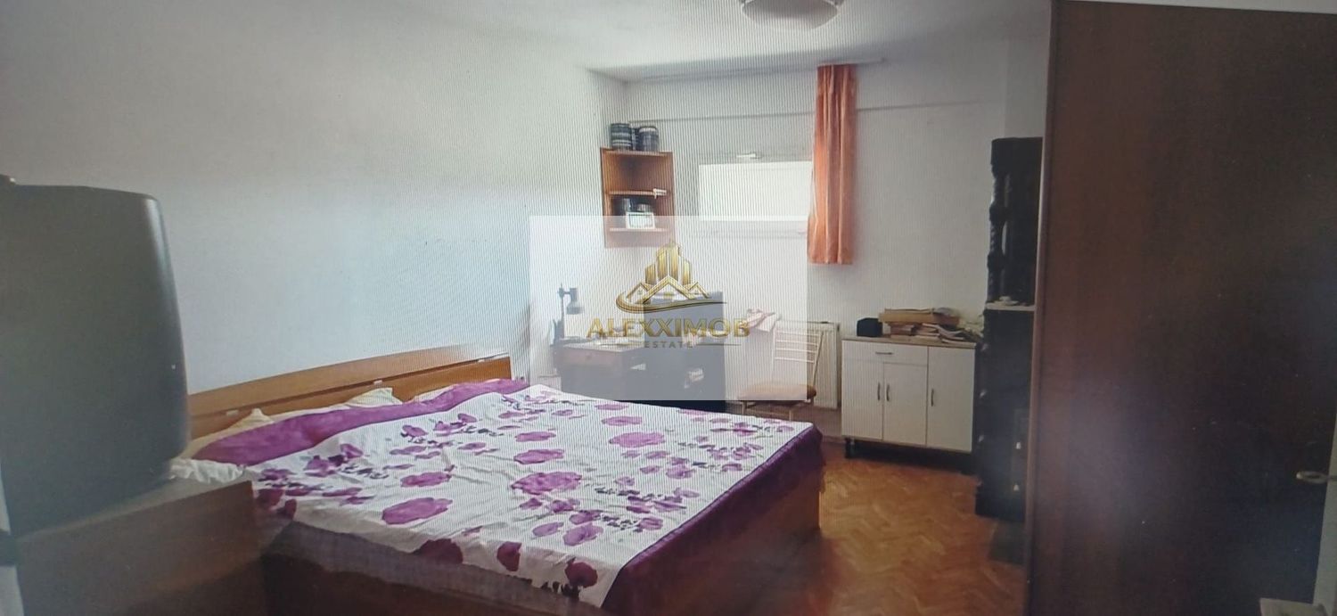 Casa de Vanzare - 2 corpuri independente (10 camere) - Rahova - foto 6