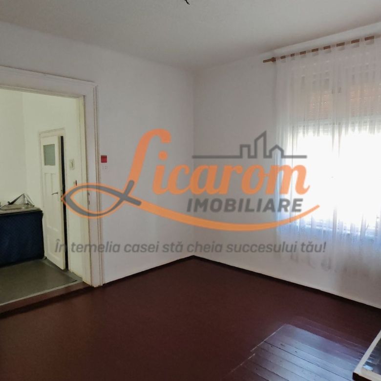 Blumana Proprietate singur in curte,2 corpuri de casa, fara amenajari - Imagine principala