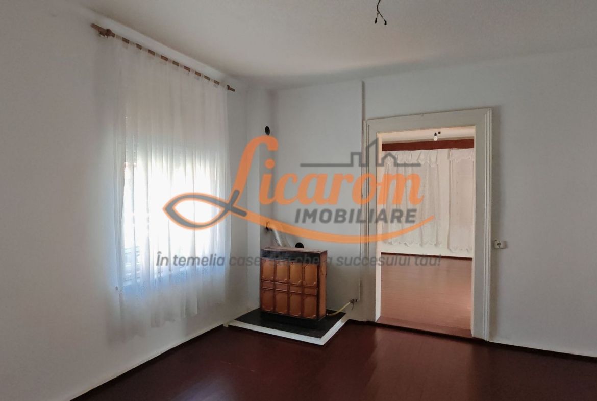 Blumana Proprietate singur in curte,2 corpuri de casa, fara amenajari - foto 2