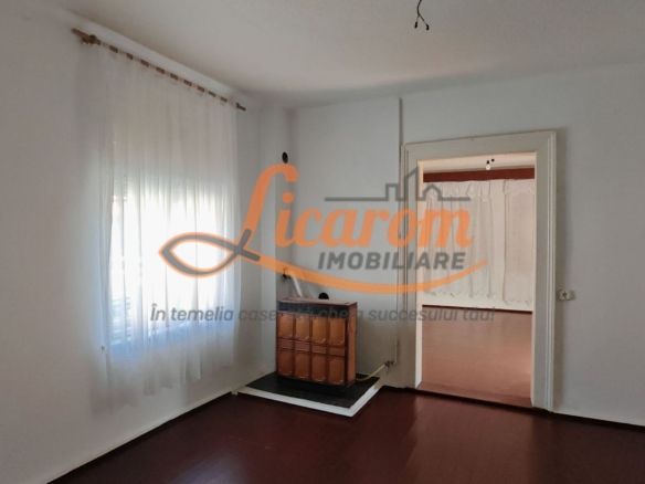 Blumana Proprietate singur in curte,2 corpuri de casa, fara amenajari - foto 2