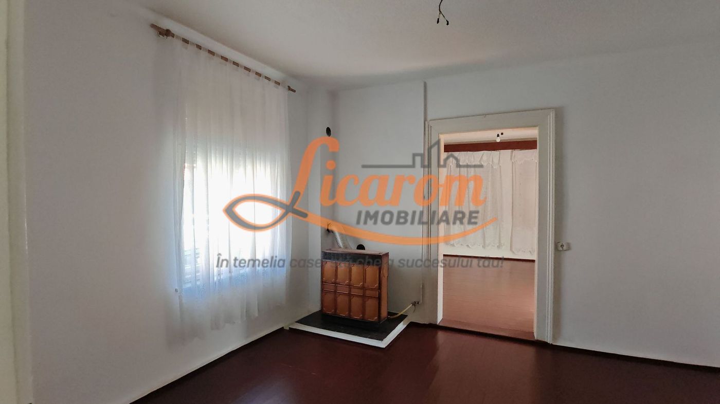 Blumana Proprietate singur in curte,2 corpuri de casa, fara amenajari - foto 2