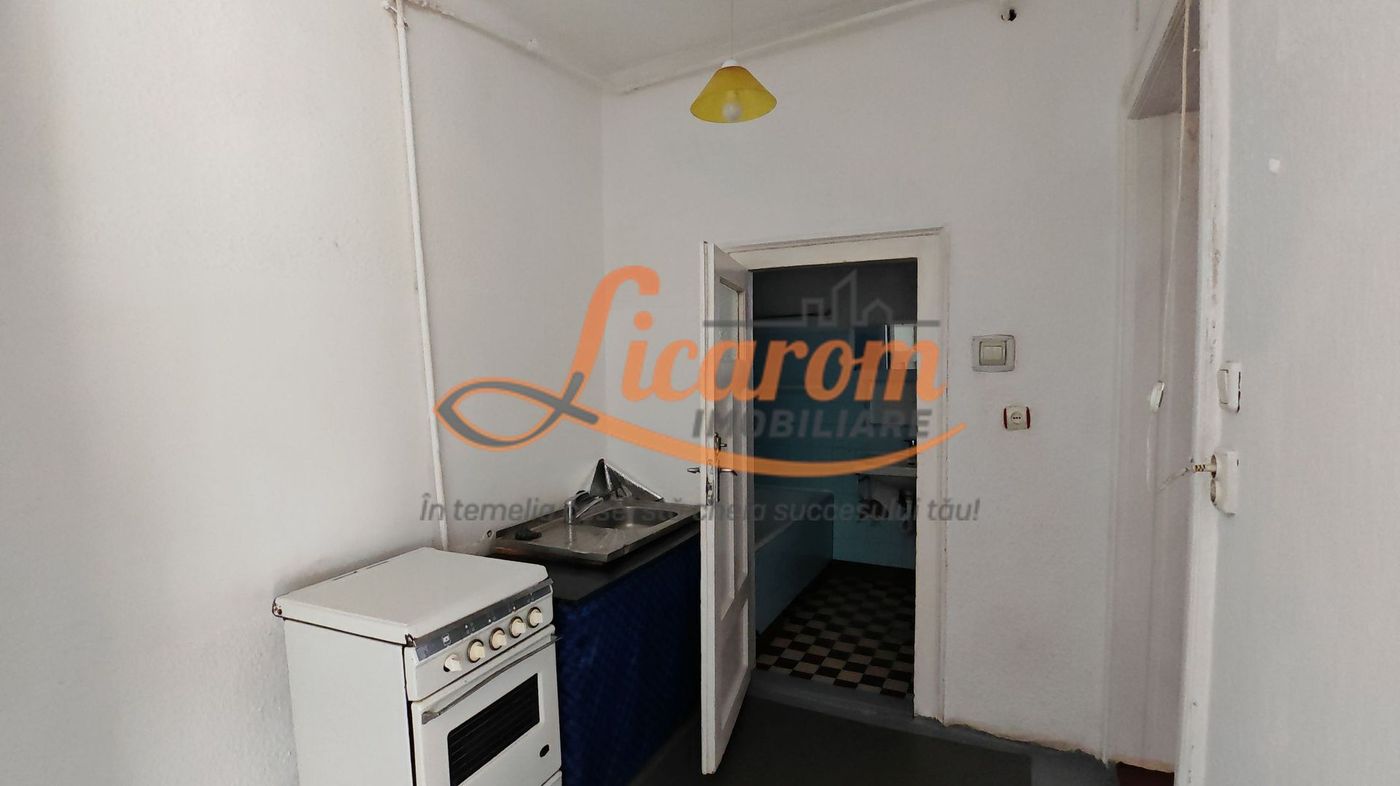 Blumana Proprietate singur in curte,2 corpuri de casa, fara amenajari - foto 5