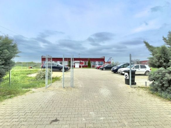 Cladire birouri - spațiu comercial cu parcări în incintă privată - foto 3