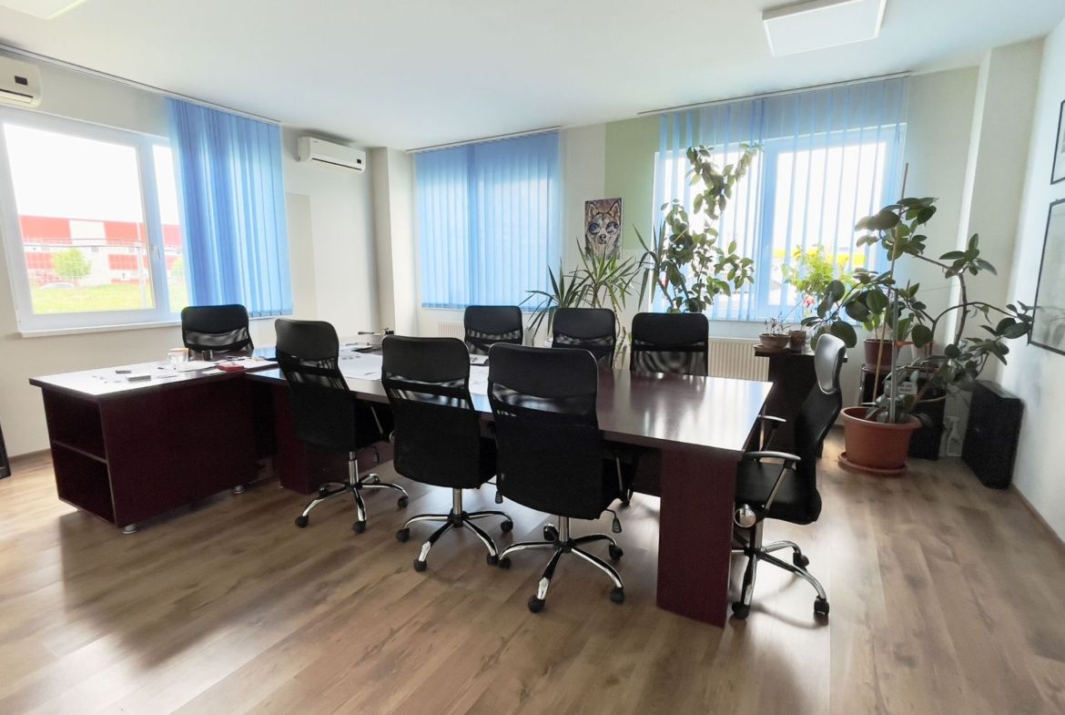 Cladire birouri - spațiu comercial cu parcări în incintă privată - foto 5