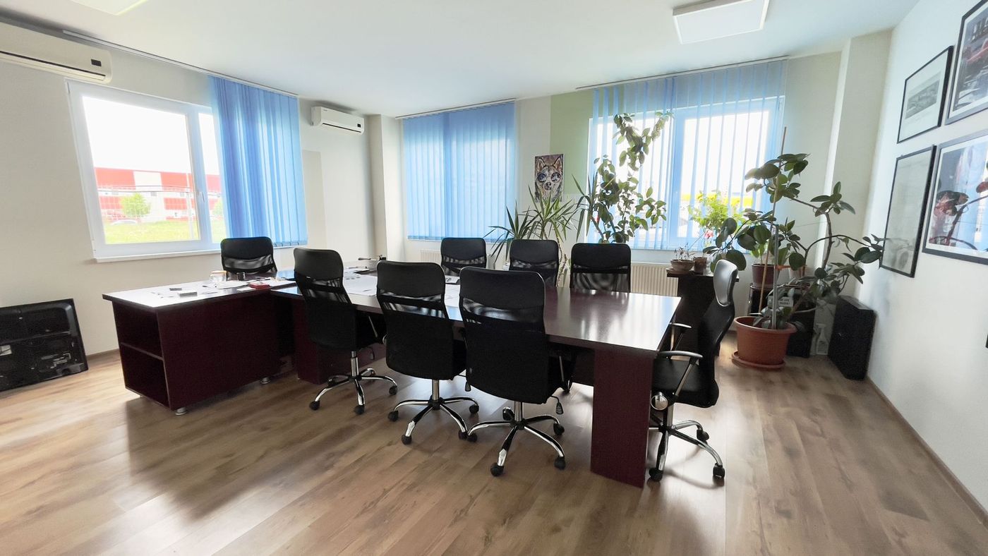 Cladire birouri - spațiu comercial cu parcări în incintă privată - foto 5