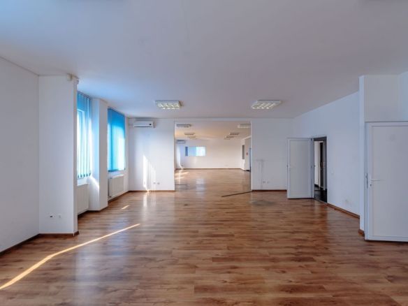 Spațiu comercial 333 mp - foto 3