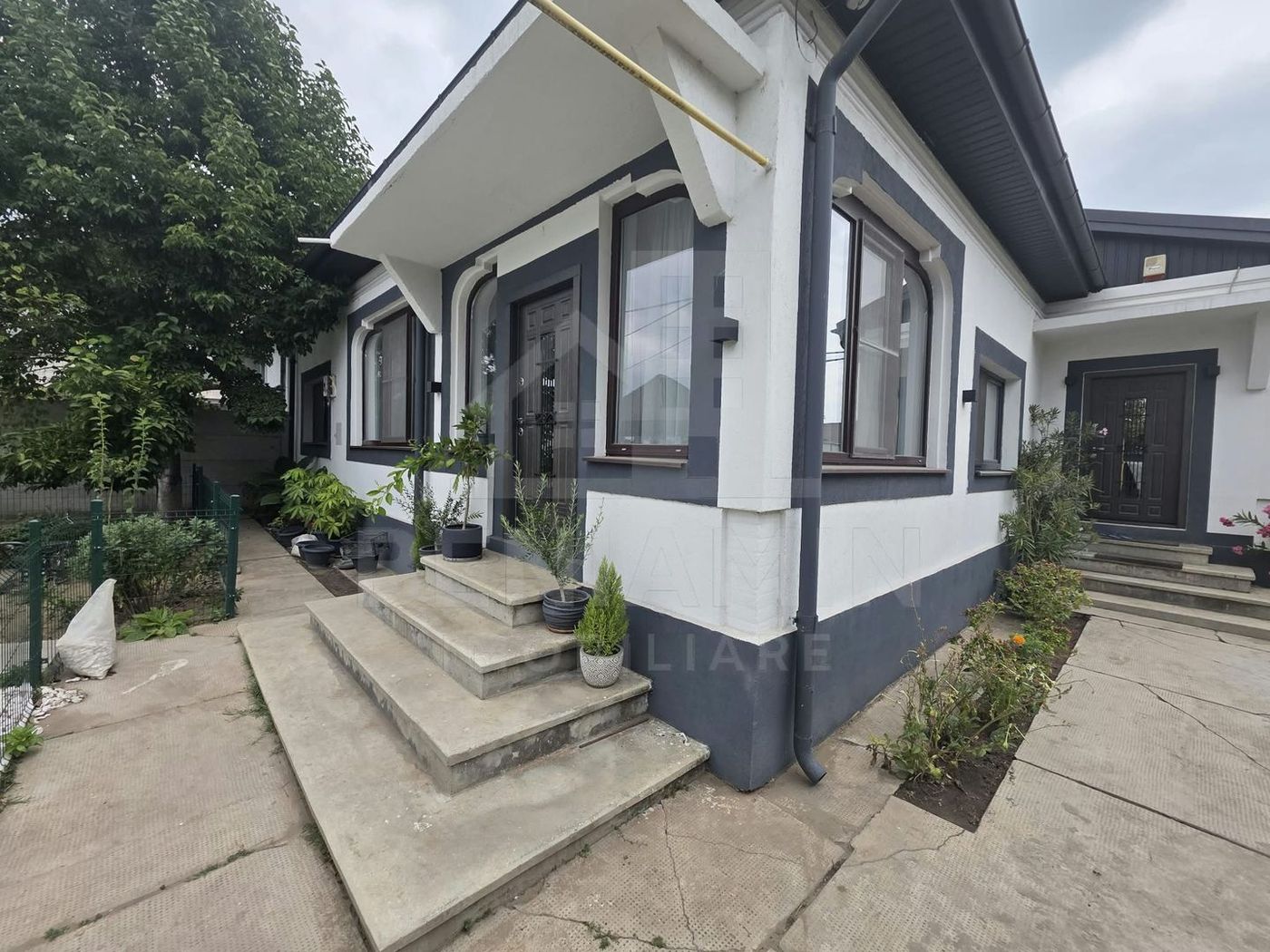 Casa de vanzare in Romanesti cu teren 1200mp mobilata utilata - Imagine principala