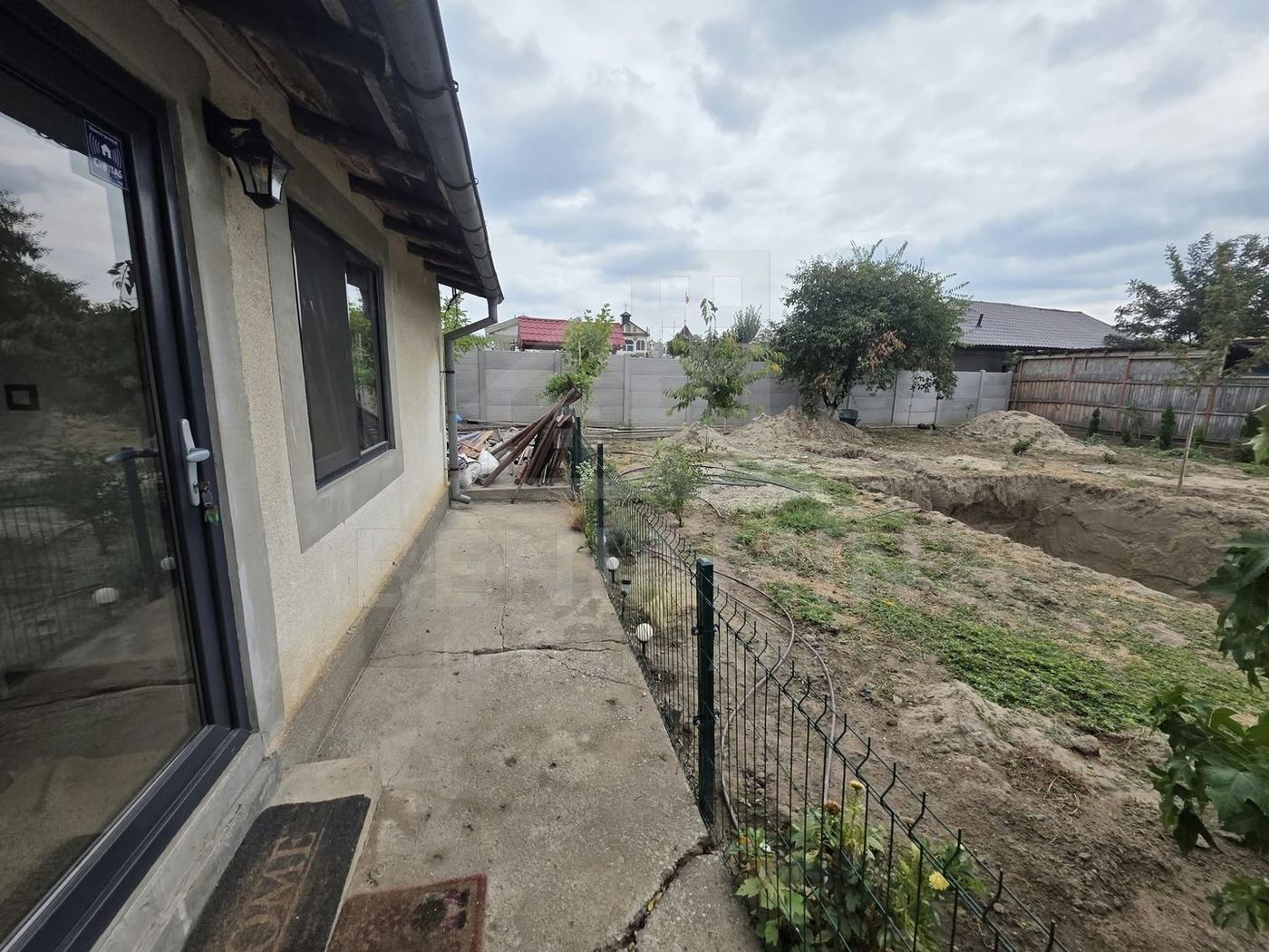Casa de vanzare in Romanesti cu teren 1200mp mobilata utilata - foto 3