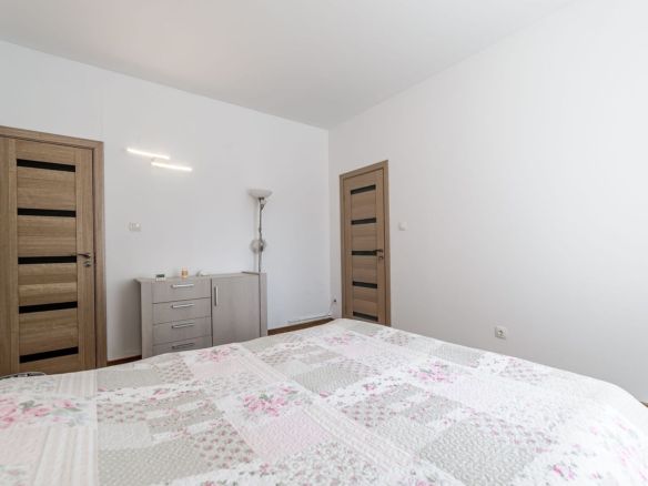 Apartament 2 camere spatios la casa individuala zona Centru Arad - foto 3