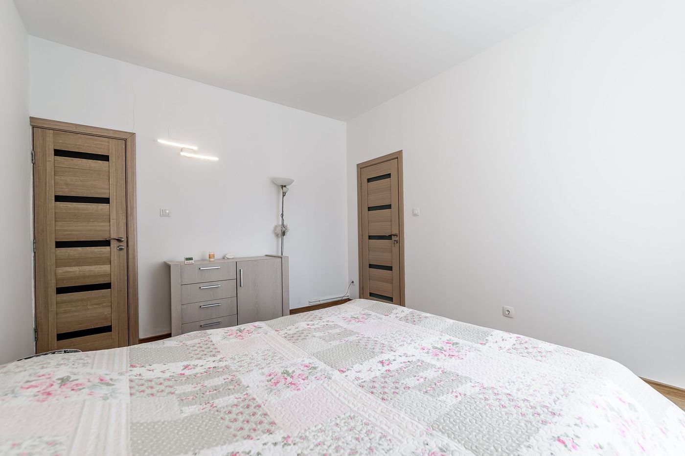 Apartament 2 camere spatios la casa individuala zona Centru Arad - foto 3