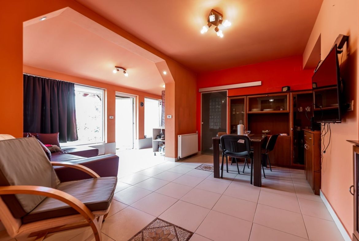 Casa Solida cu Mansarda in Zona Excelenta Parneava - foto 2