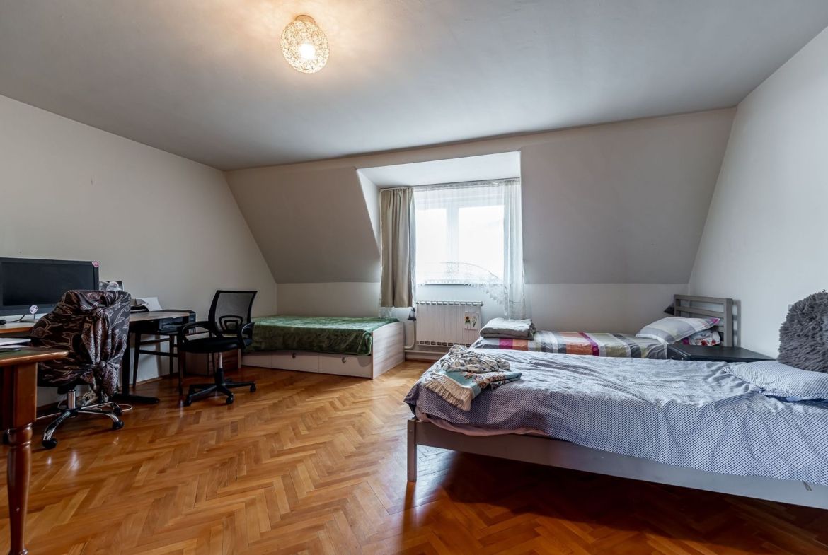 Casa Solida cu Mansarda in Zona Excelenta Parneava - foto 8