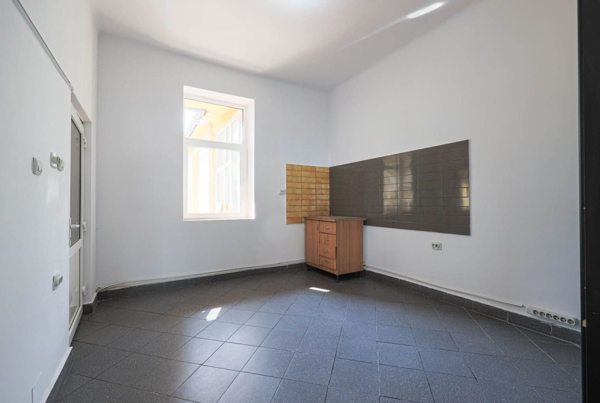 Spațiu comercial de vânzare în zona Centrală,  str Șaguna, Arad - foto 4