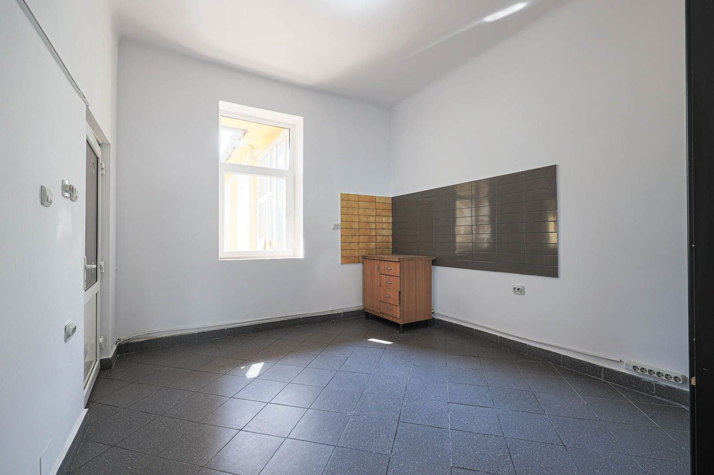 Spațiu comercial de vânzare în zona Centrală,  str Șaguna, Arad - foto 4