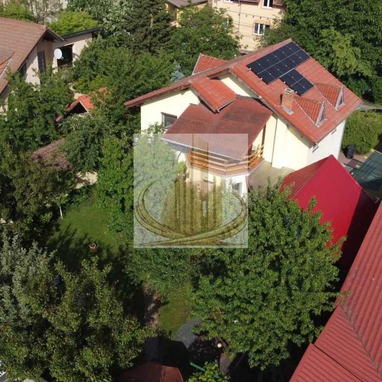 Casă P+E+Pod înalt, teren 574 mp, garaj și fotovoltaice – Zona Lipovei - Imagine principala