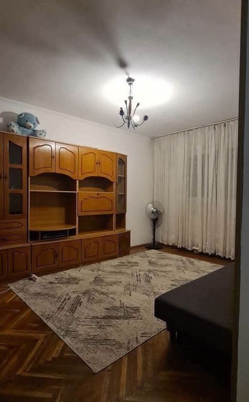 De vanzare apartament cu 2 camere, central, Bloc BR, et. 2, 76.000 euro - foto 2