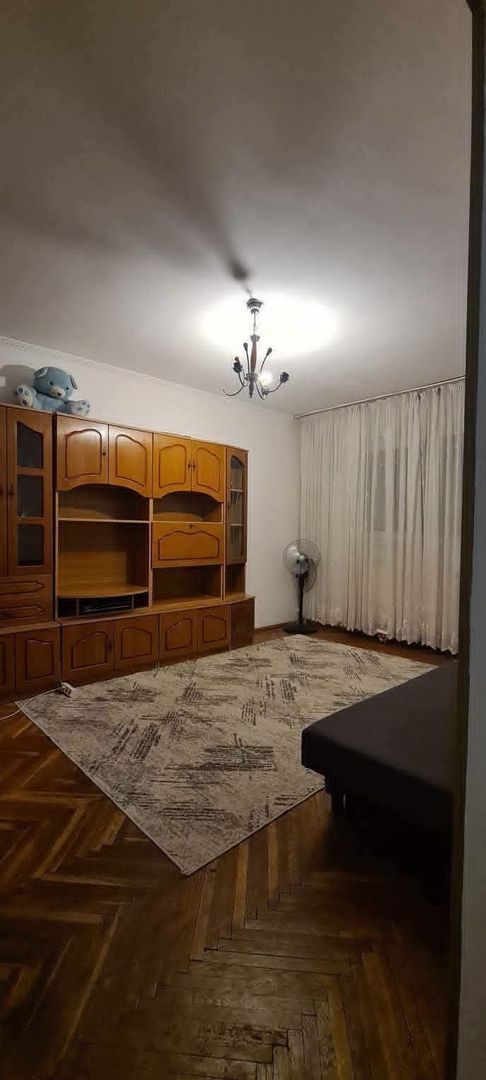De vanzare apartament cu 2 camere, central, Bloc BR, et. 2, 76.000 euro - foto 2 De vanzare apartament cu 2 camere, central, Bloc BR, et. 2, 76.000 euro - foto 2