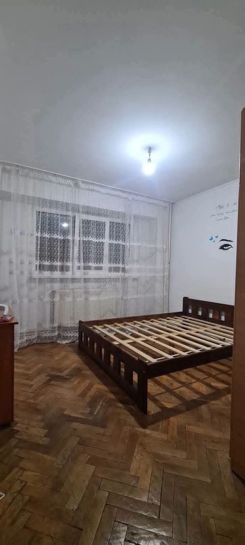 De vanzare apartament cu 2 camere, central, Bloc BR, et. 2, 76.000 euro - foto 3 De vanzare apartament cu 2 camere, central, Bloc BR, et. 2, 76.000 euro - foto 3