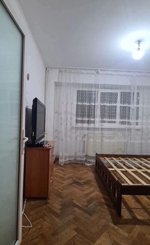 De vanzare apartament cu 2 camere, central, Bloc BR, et. 2, 76.000 euro - foto 5