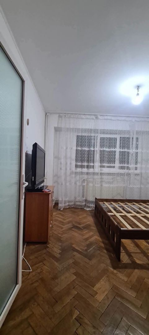 De vanzare apartament cu 2 camere, central, Bloc BR, et. 2, 76.000 euro - foto 5 De vanzare apartament cu 2 camere, central, Bloc BR, et. 2, 76.000 euro - foto 5
