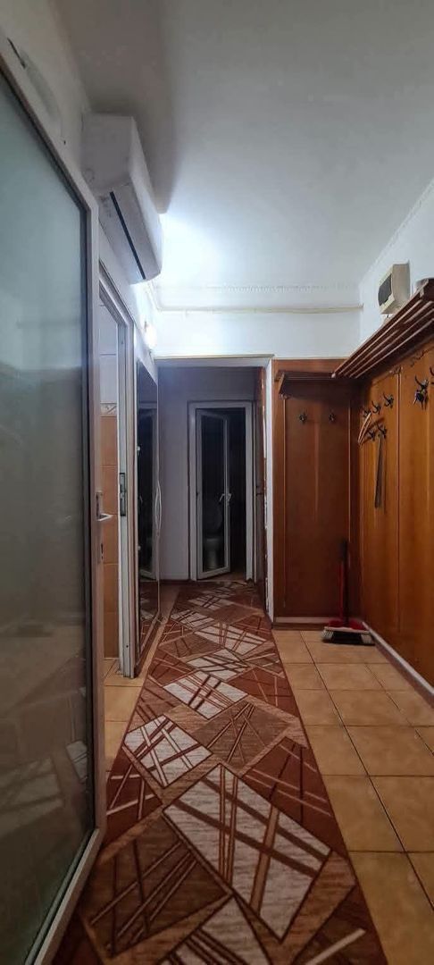 De vanzare apartament cu 2 camere, central, Bloc BR, et. 2, 76.000 euro - foto 7 De vanzare apartament cu 2 camere, central, Bloc BR, et. 2, 76.000 euro - foto 7