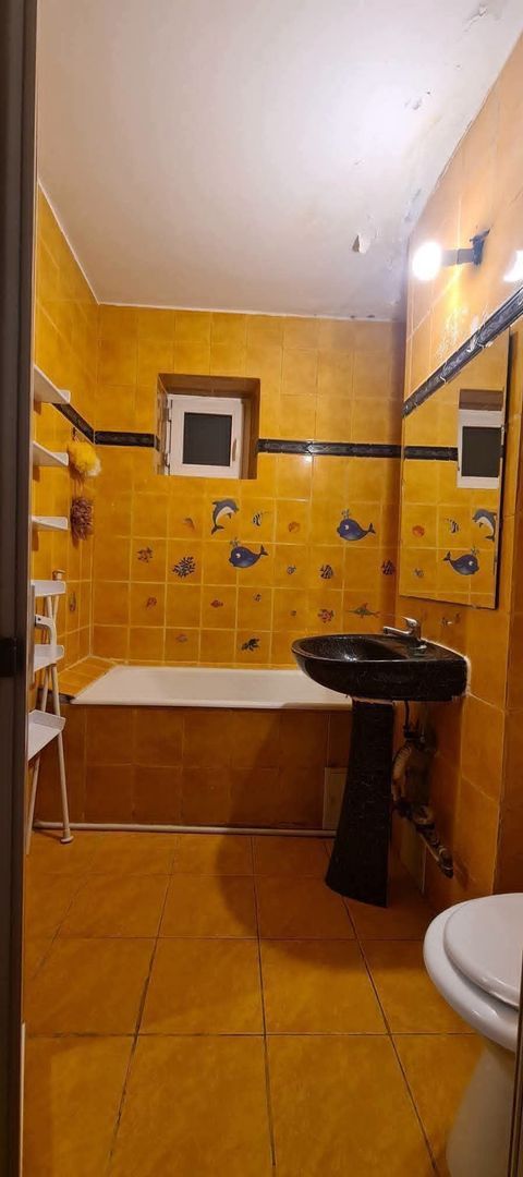 De vanzare apartament cu 2 camere, central, Bloc BR, et. 2, 76.000 euro - foto 8 De vanzare apartament cu 2 camere, central, Bloc BR, et. 2, 76.000 euro - foto 8