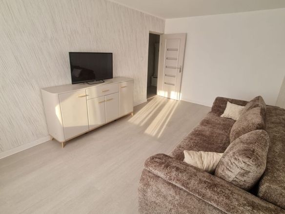 De vanzare apartament apartament cu 2 camere,  Micro 16, etaj 4, 72.000 E - foto 2