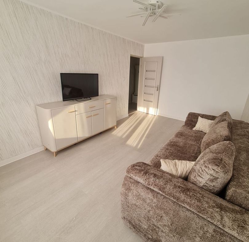 De vanzare apartament apartament cu 2 camere,  Micro 16, etaj 4, 72.000 E - foto 2