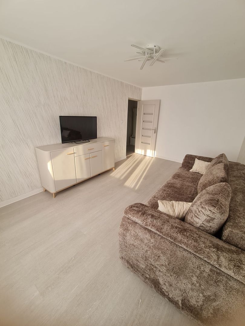 De vanzare apartament apartament cu 2 camere,  Micro 16, etaj 4, 72.000 E - foto 2