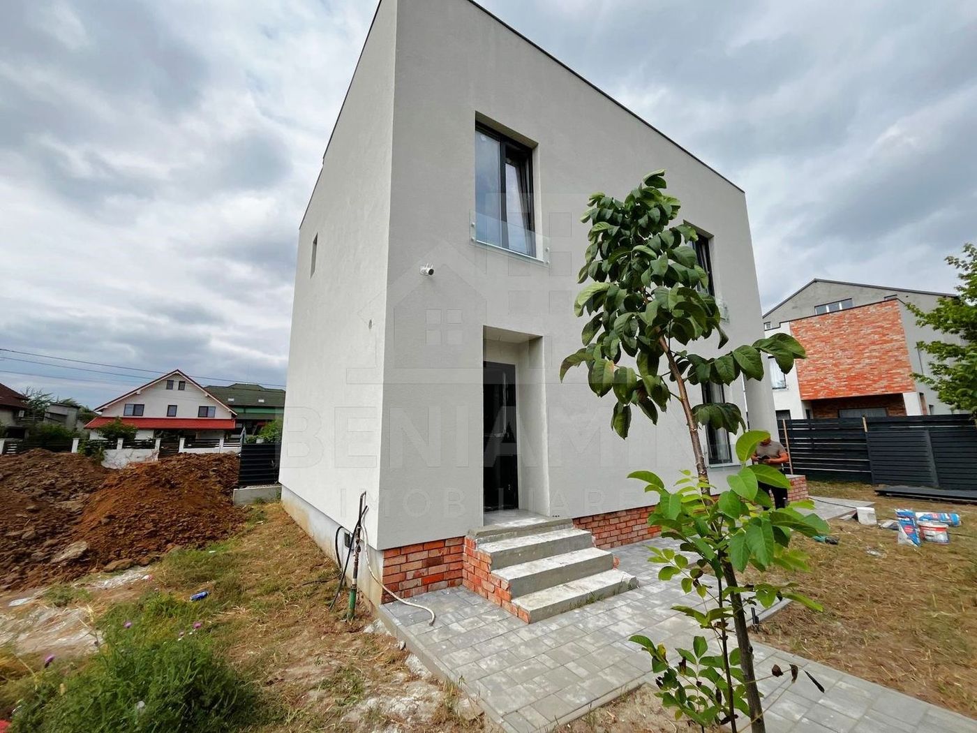 Casa Moderna P+1-Toate Utilitatile-140mp -3 Dormitoare-3Bai-Zona Ford - foto 3