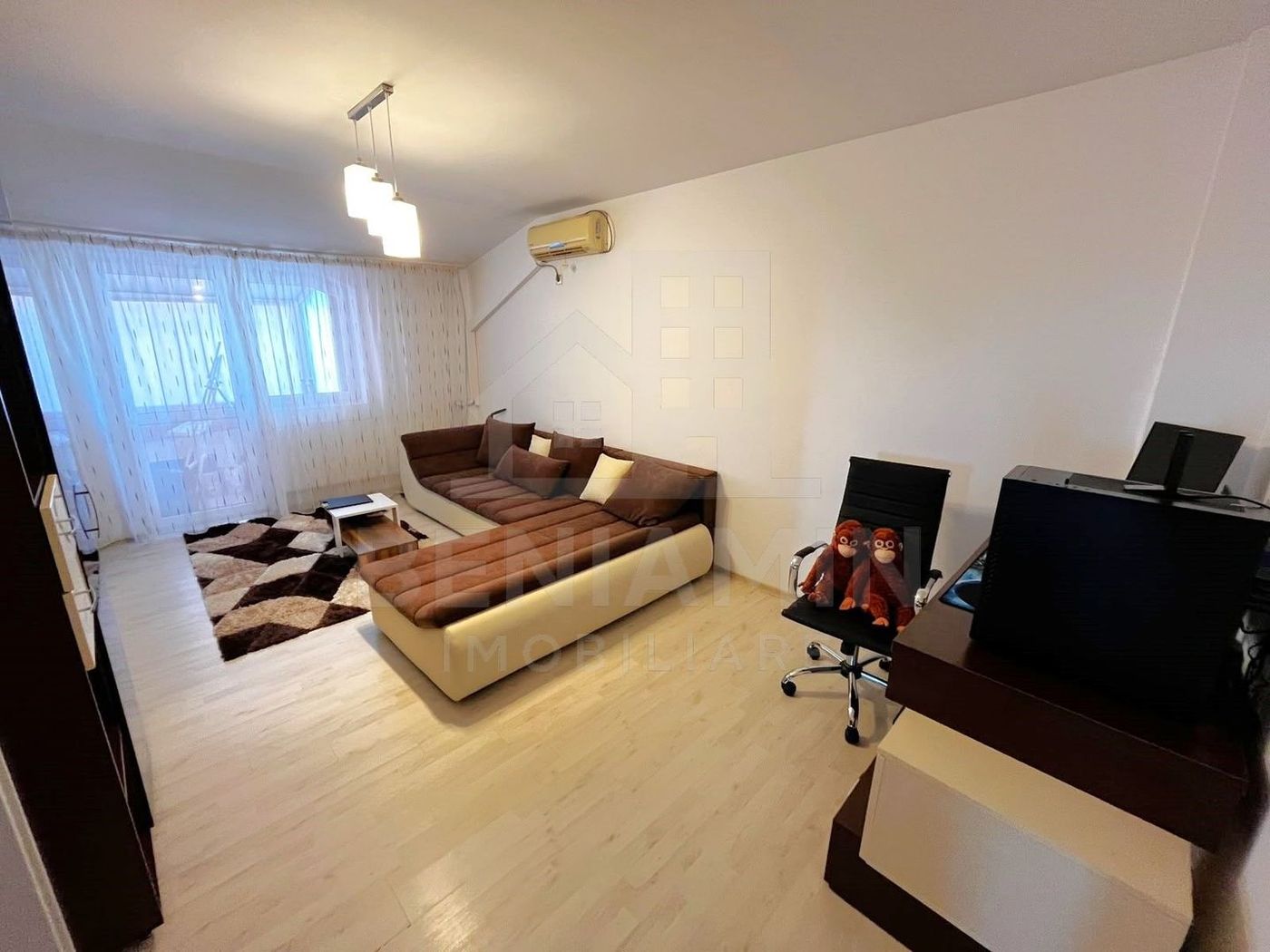 2 Camere- Decomandat-65mp-CT-Mobilat-Utilat-Loc De Parcare-Craiovita - Imagine principala