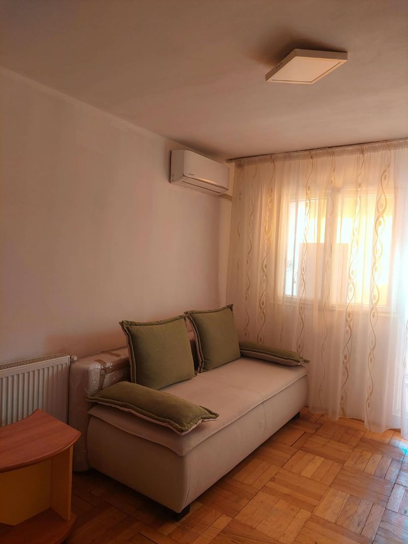 De inchiriatapartament o cameră Tiglina1, etaj 3, 300 euro - Imagine principala